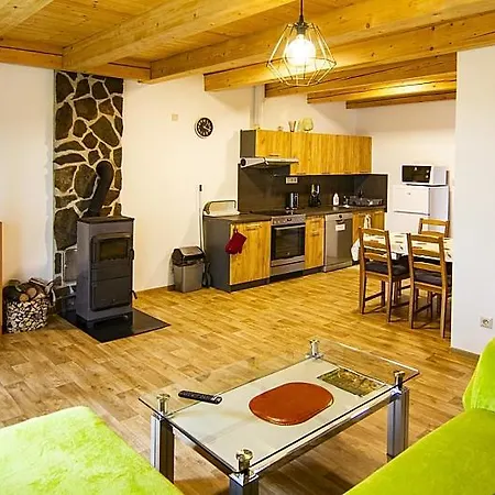 Dvoriste Lodge *