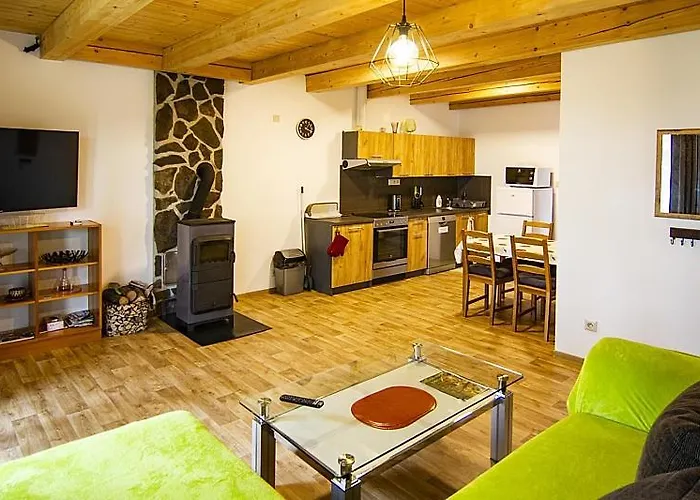Dvoriste Lodge *