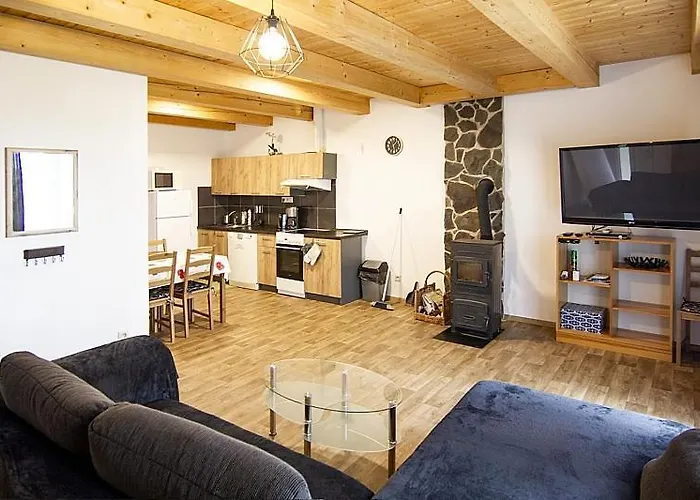 Dvoriste Lodge *